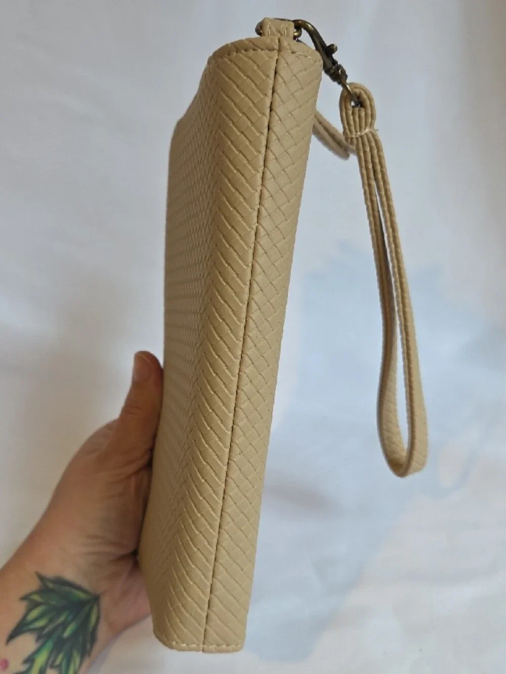 Safe Keeper Beige Textured Woven Zip Around Wristlet Wallet.